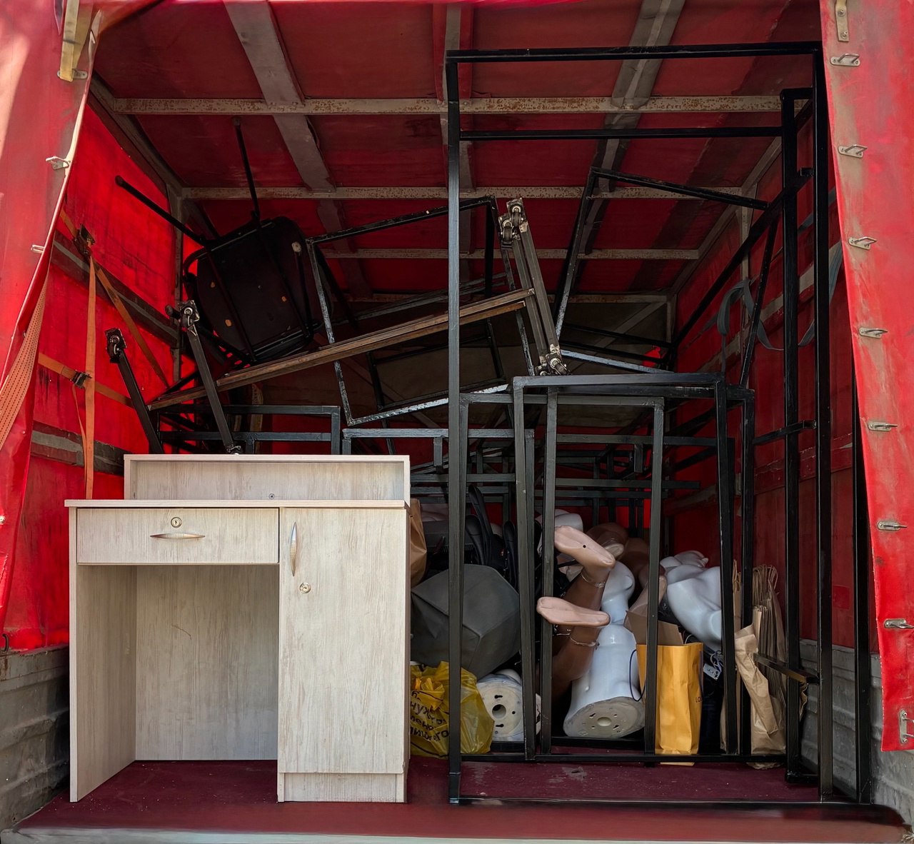 Новая статья: переезд бутика и магазина одежды image preview