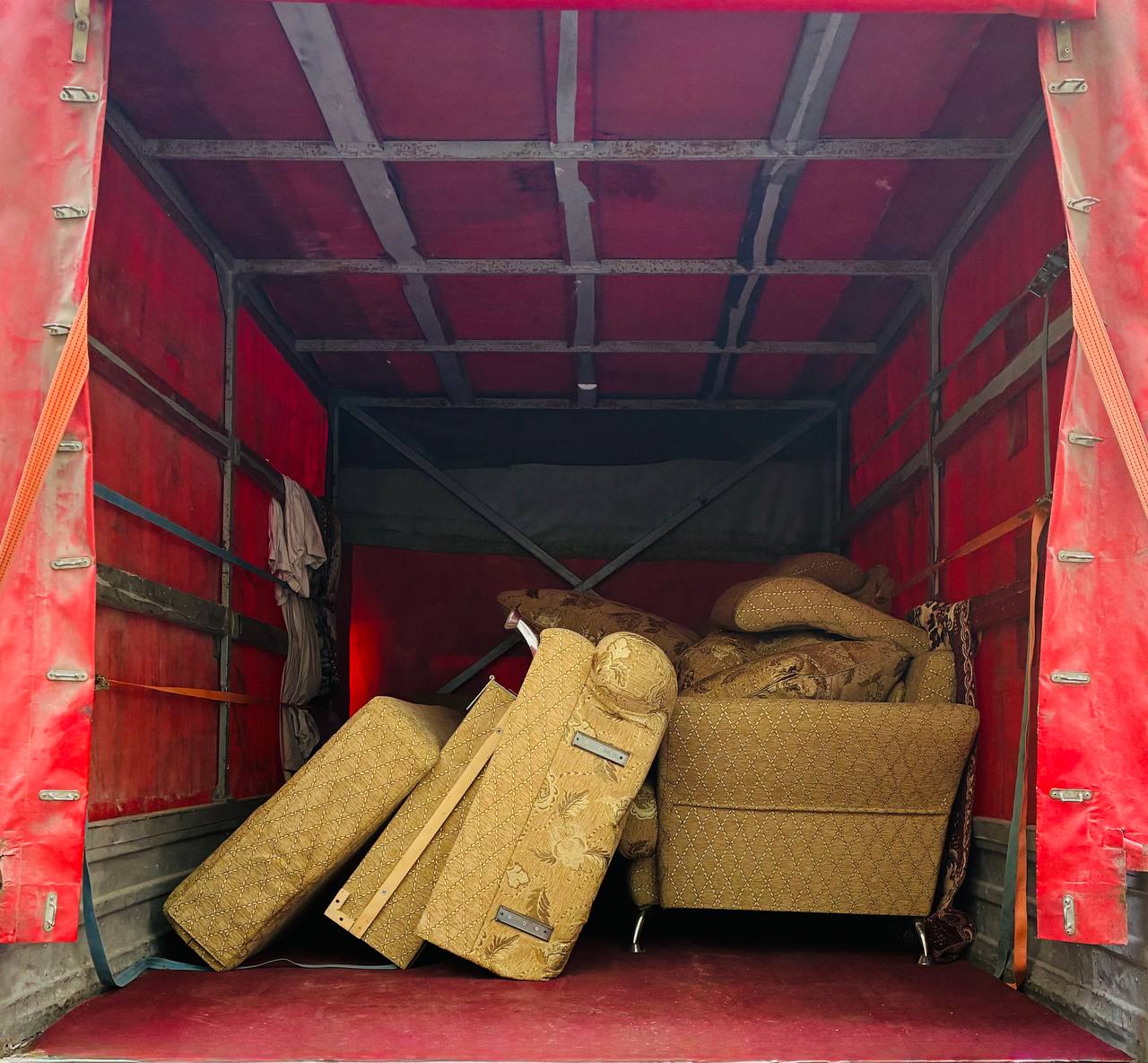 Успешная перевозка дивана в Луганске image preview