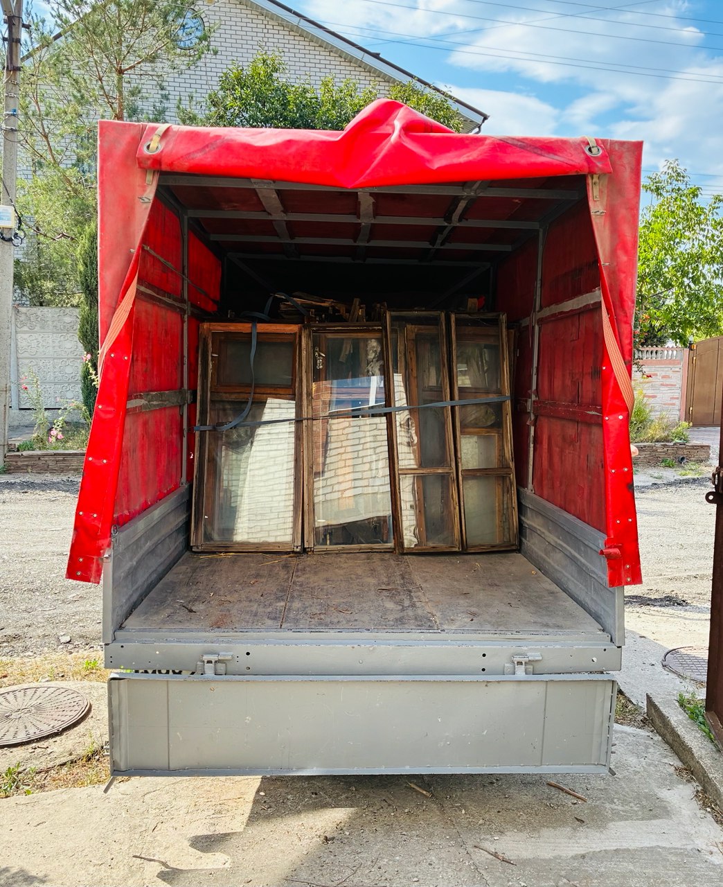 Утилизировали старые оконные рамы: Экономия для клиента! image preview